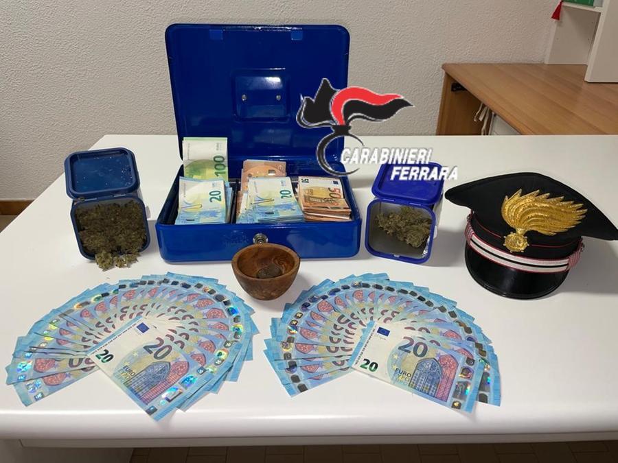 Aveva droga in casa: arrestato dai carabinieri
