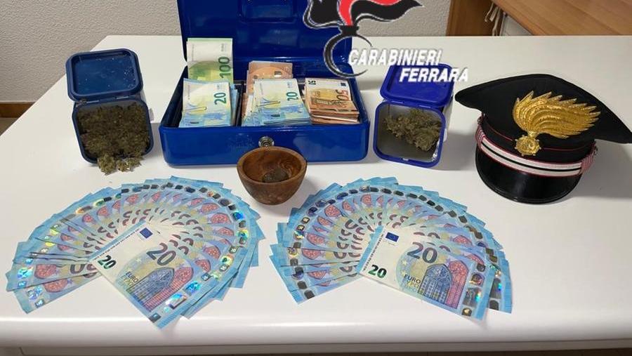 Aveva droga in casa: arrestato dai carabinieri