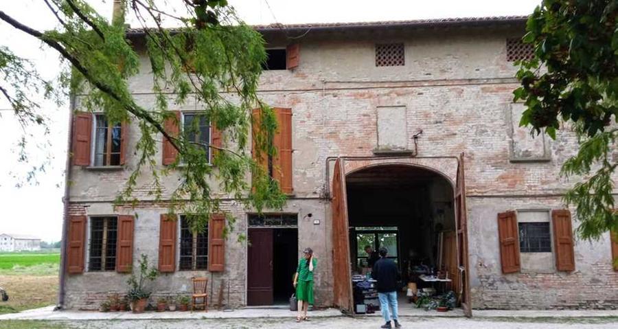 Le riprese del film su Enzo Ferrari nella cascina dei fratelli Freddi