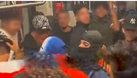 Cori sul treno di Vignola Salvini: «Letta, hai visto?»