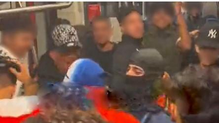 Cori sul treno di Vignola Salvini: «Letta, hai visto?»