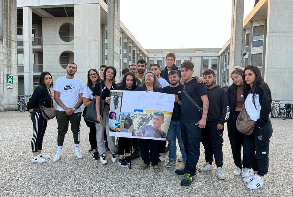 Modena, colpito da una sassata e picchiato al Rockville: «Volevano uccidere Giuseppe» 