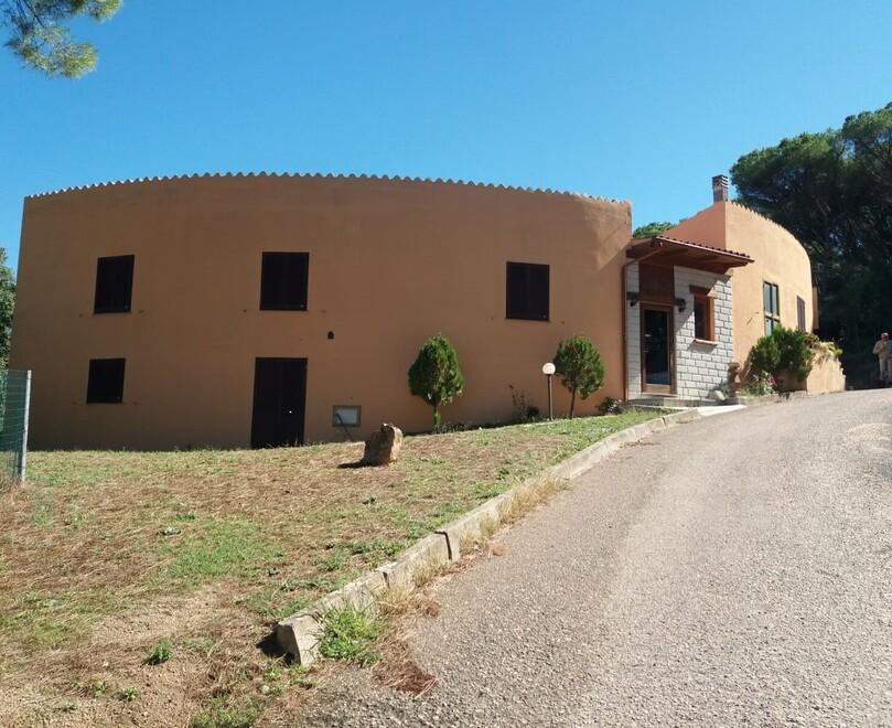 «Luce e gas costano troppo»: ristoratore di Monti getta la spugna