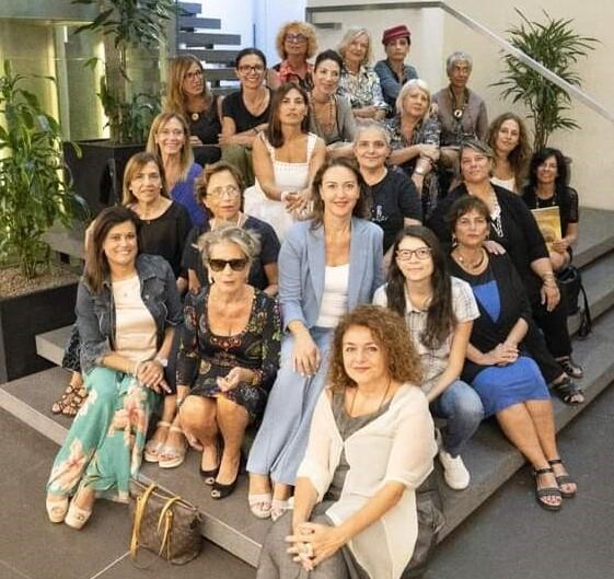 
	Le giornaliste di Giulia e alcune delle intervistate

