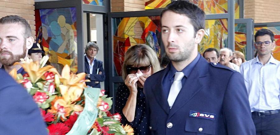 
	Maria Cristina Stabili ai funerali del marito

