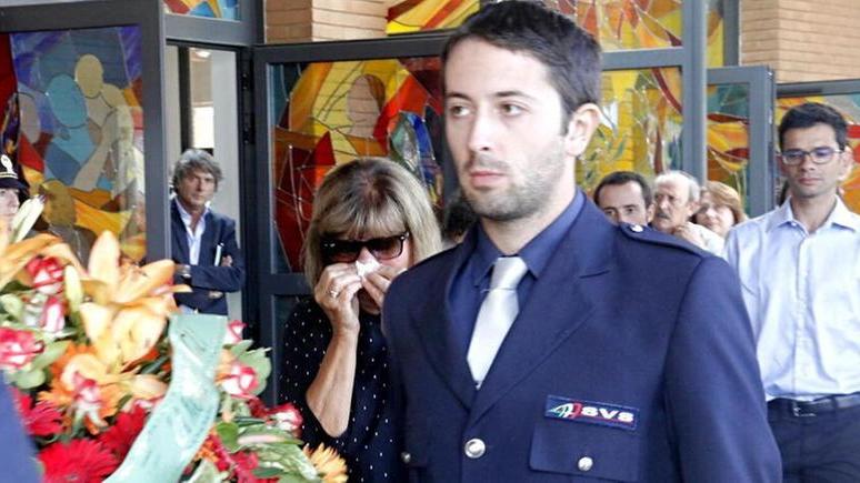 Maria Cristina Stabili ai funerali del marito