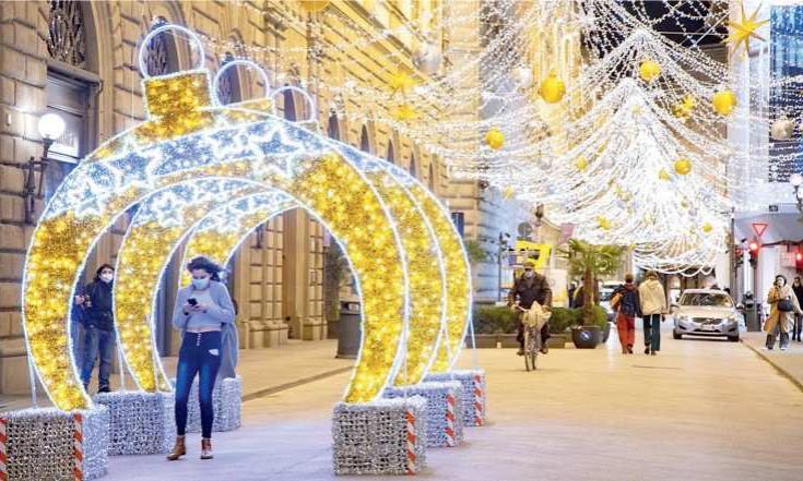 Bollette pazze, il lusso non cede. «Faremo lo stesso le luminarie»