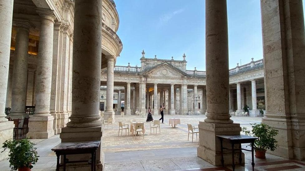 In alto nella foto principale una veduta interna delle terme Tettuccio (foto Nucci)