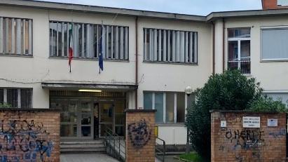 L'ingresso della scuola in una foto d'archivio