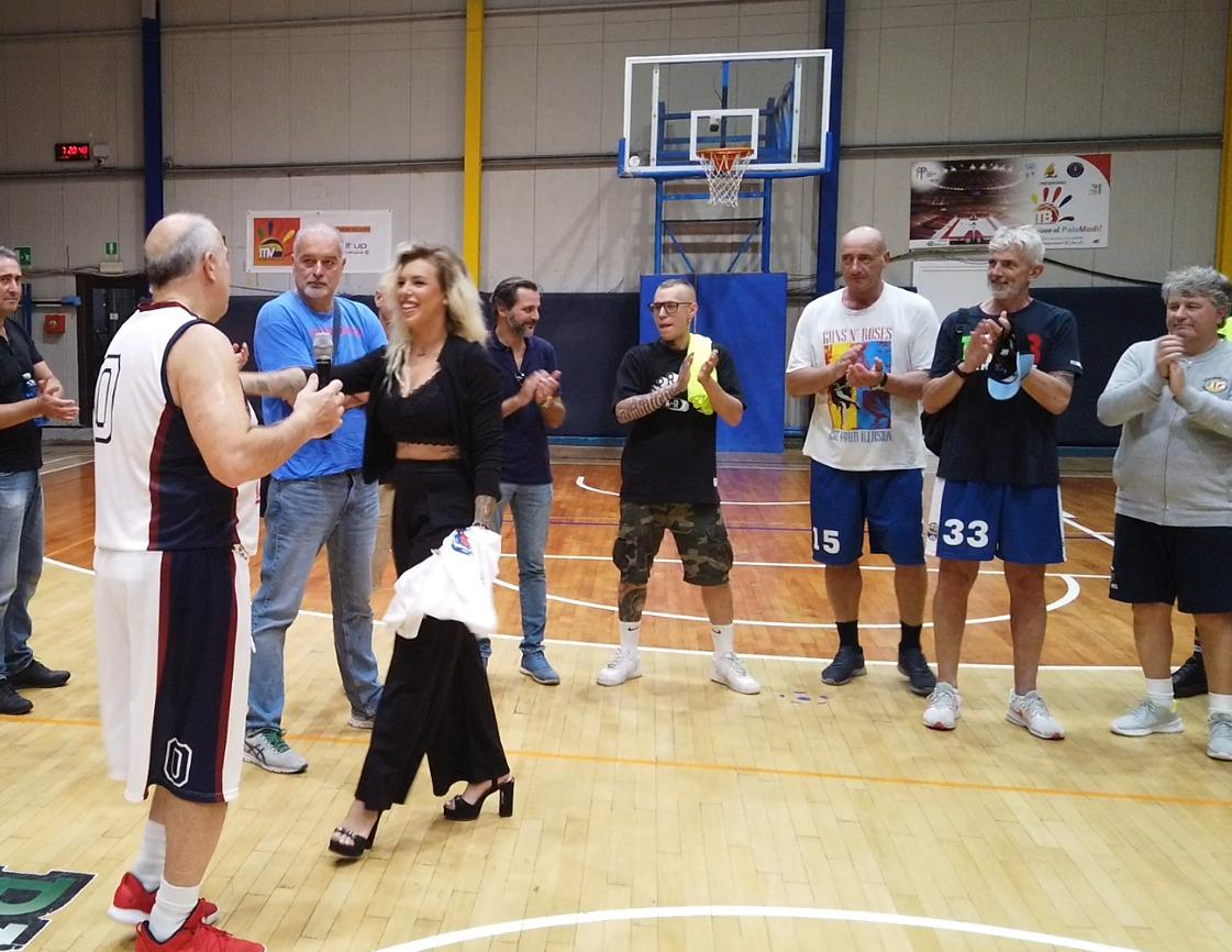 Il sorriso di Greta Marmugi durante la premiazione del torneo dedicato al padre