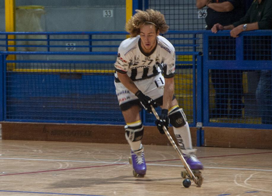 Liam Rosi, autore del primo gol della partita in azione (Foto Paglianti)