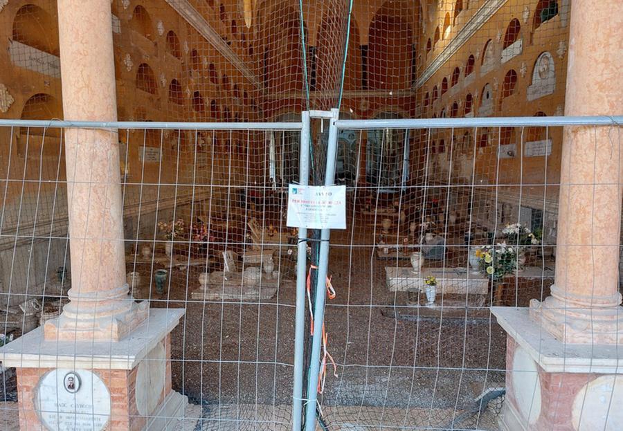 Ferrara, in Certosa tombe ancora inaccessibili ma si riducono quelle off-limits