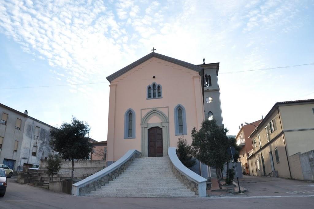 Donna morta di parto, Padru: un paese sotto shock