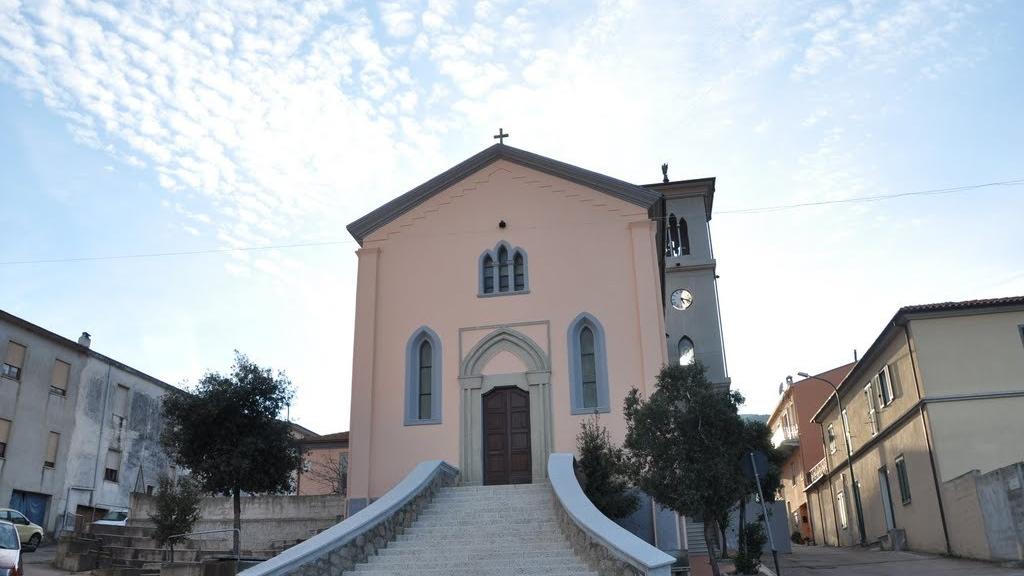 Donna morta di parto, Padru: un paese sotto shock