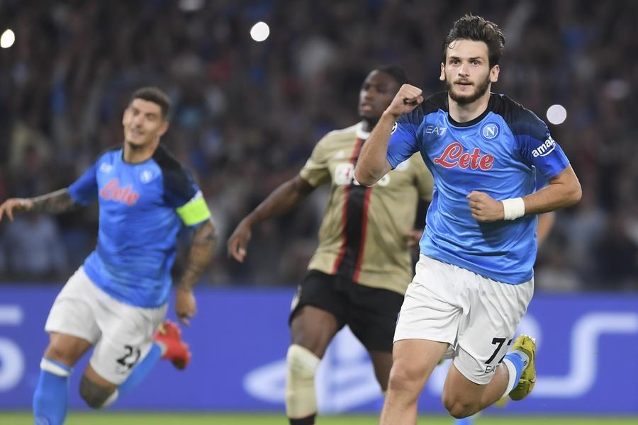Champions League, il Napoli è un rullo compressore: 4-2 all’Ajax e vola agli ottavi