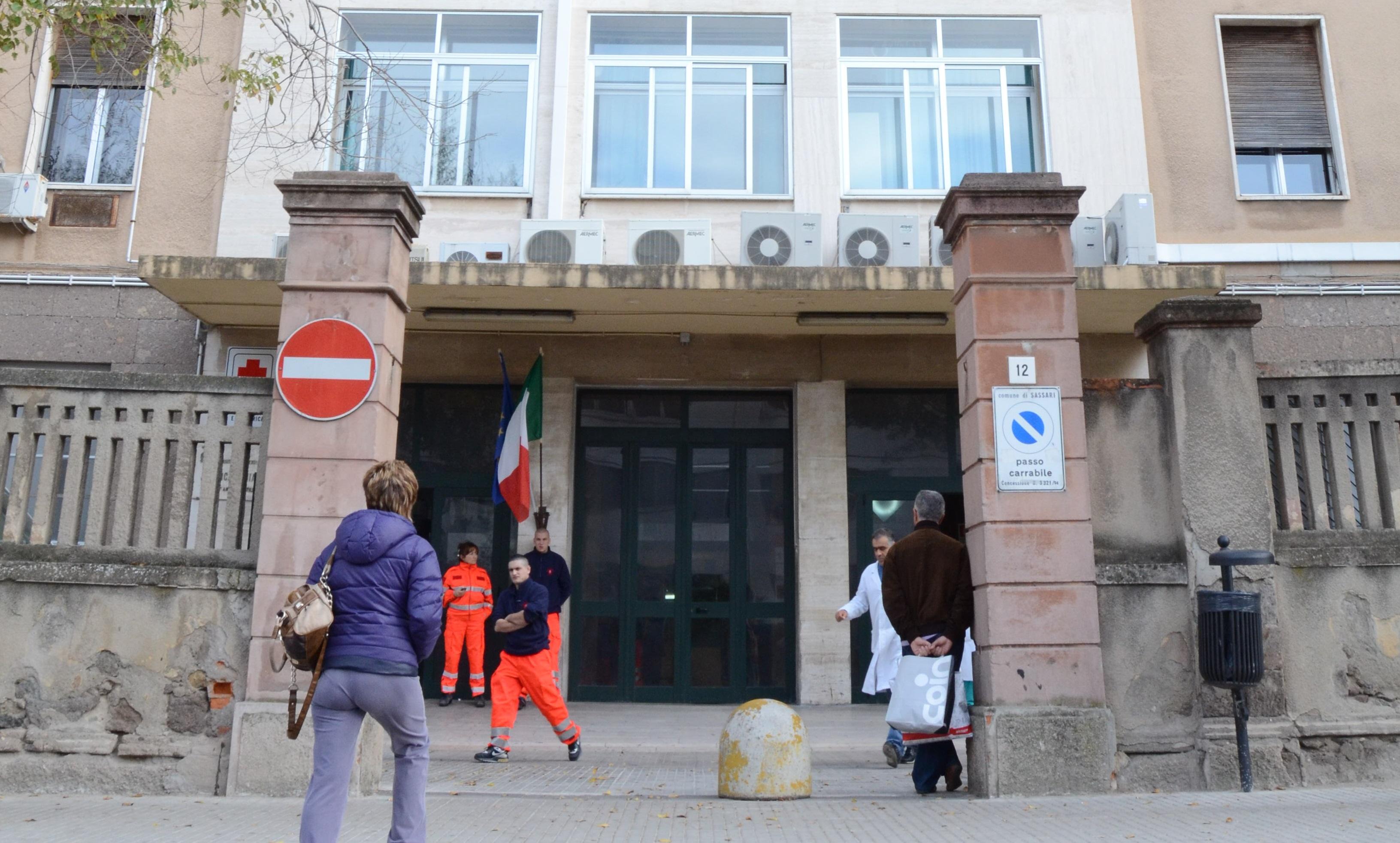 Il dolore del marito della donna morta di parto:«Grazie per l’affetto, ma fa troppo male» 