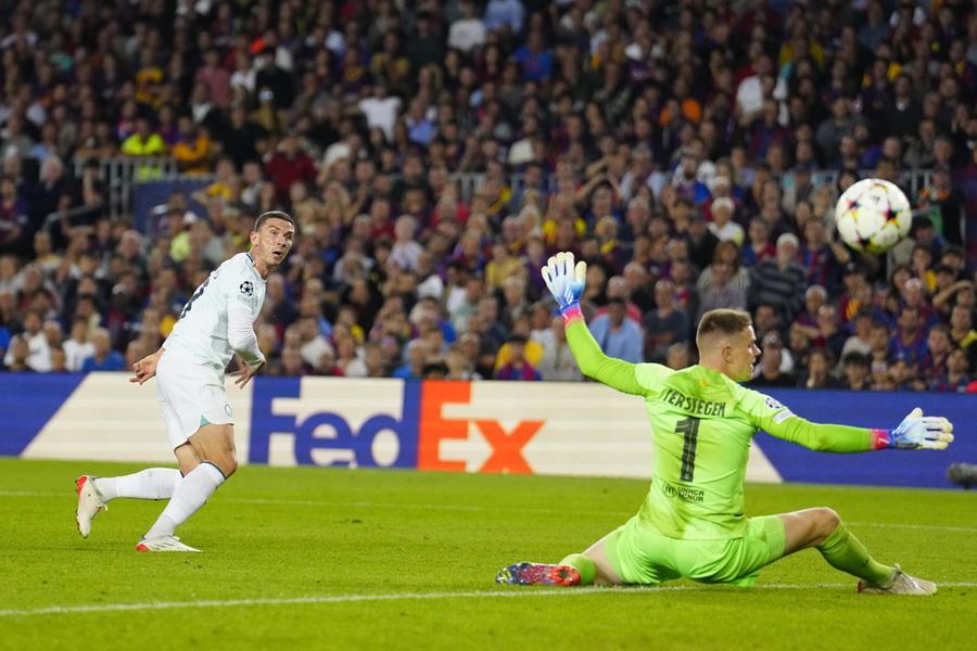 Inter ritrovata, impone il pari al Barça e vede gli ottavi. Al Camp Nou finisce 3-3