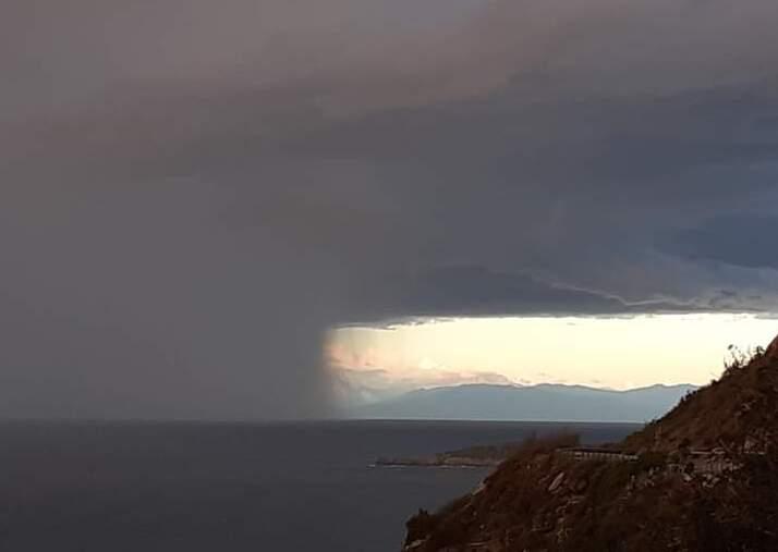 
	&nbsp;Nella foto&nbsp;il maltempo in arrivo a Pomonte lo scorso 1&deg; ottobre

