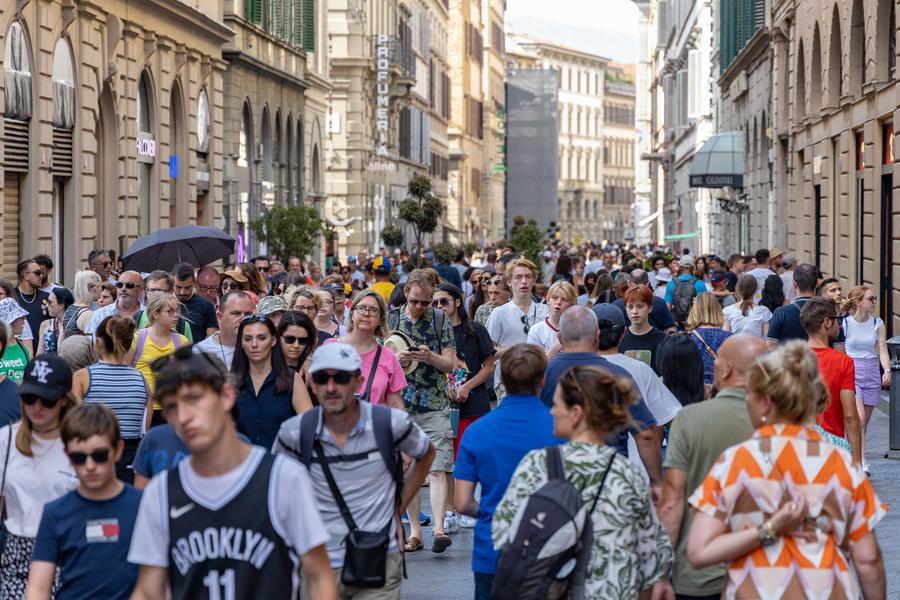 Firenze, gli inquilini: «Basta affitti brevi, c’è bisogno di case»