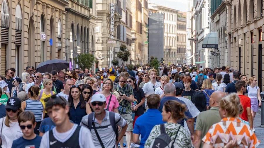 Firenze, gli inquilini: «Basta affitti brevi, c’è bisogno di case»