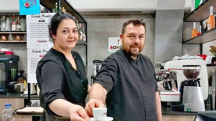 I due giovani baristi proprietari del bar Centrale