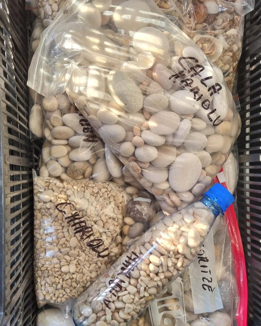 Spiagge sarde depredate, 100 chili di ciottoli tornano a Cala Mariolu e a Cala Goloritzè