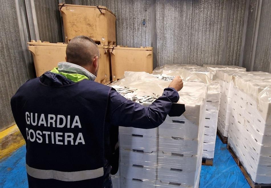 Pesce mal conservato, chiuso ristorante