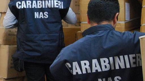 I Nas: nel Ferrarese zucchero per adulterare il vino e un ristorante abusivo