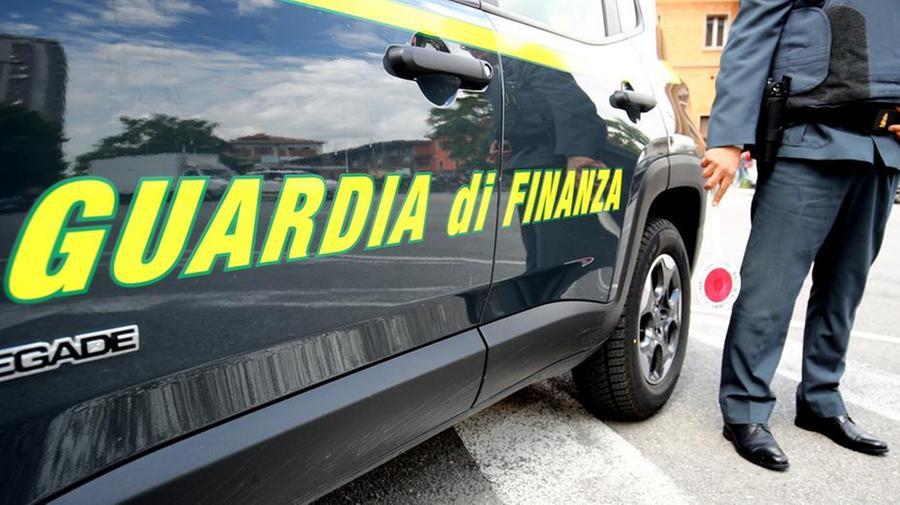 Bancarotta, arrestati 5 imprenditori: c’è anche Niccolò Donzelli, fratello del deputato di Fdi
