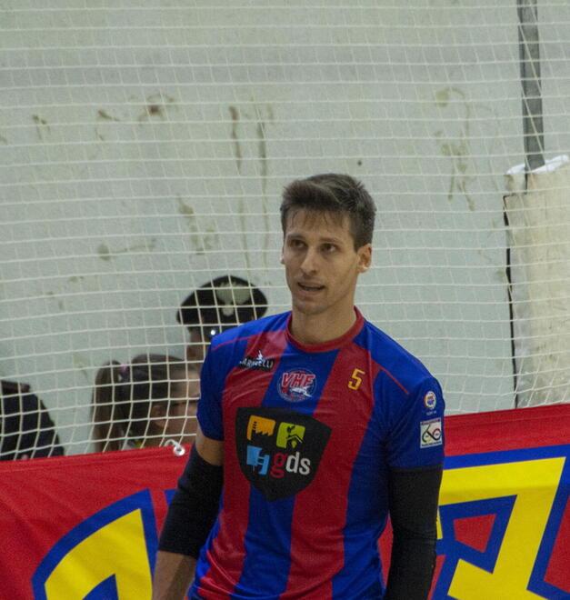 Federico Ambrosio durante la partita persa martedì sera al palazzetto di Vittoria Apuana contro il Bassano (Foto Roberto Paglianti)