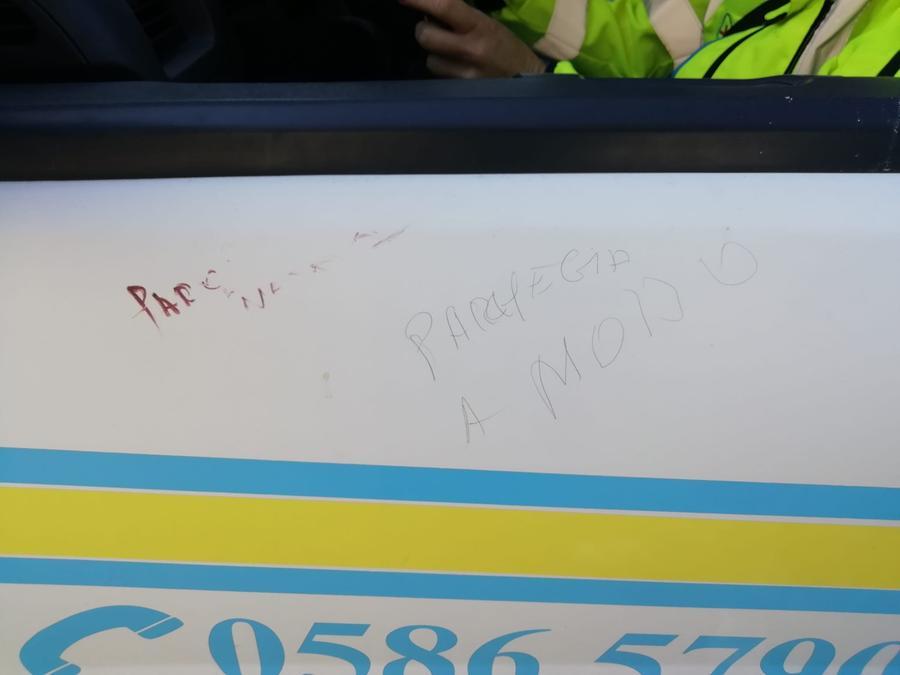 Imbrattata l’ambulanza della Misericordia di Montenero