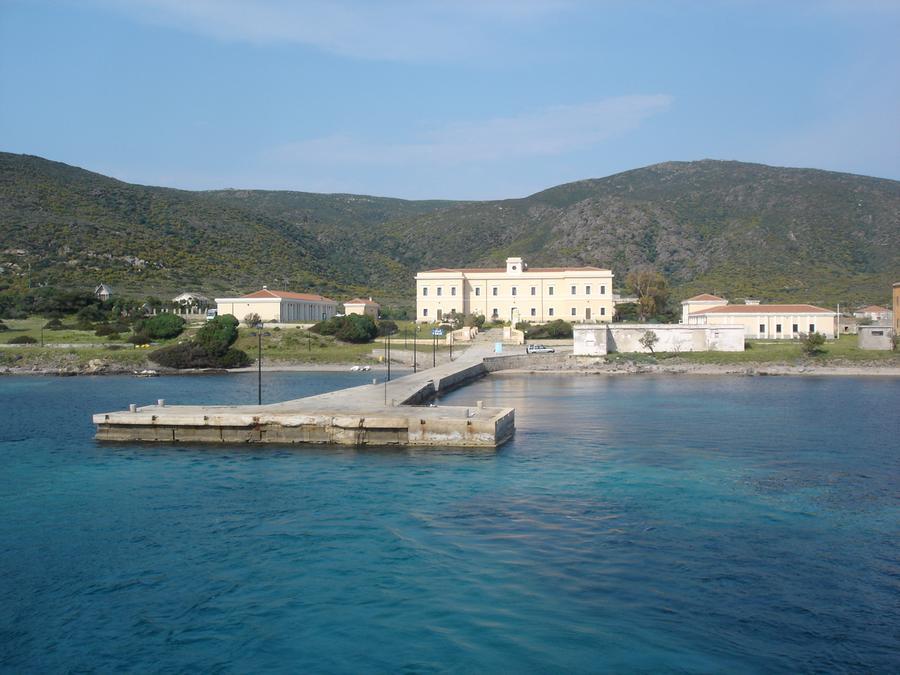 
	Il molo di attracco a Cala Reale

