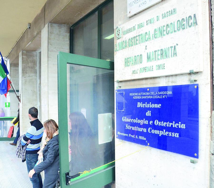 Morta dopo il parto, l’avvocato della famiglia: «La Procura sospenda l’autopsia e nomini un suo consulente»