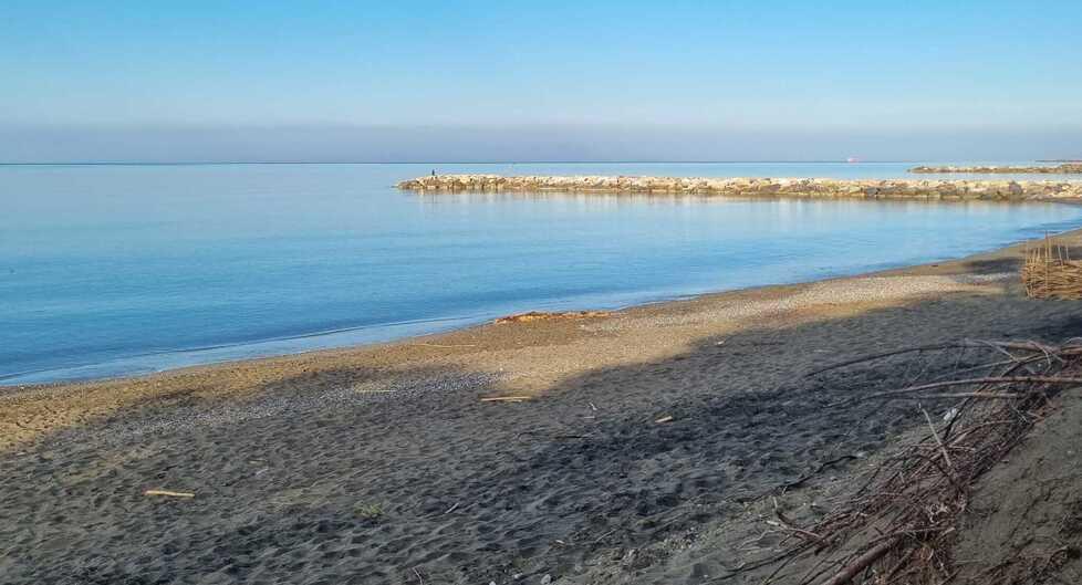 Cecina, otto isolotti per fermare l’erosione: il piano di difesa del Tombolo sud