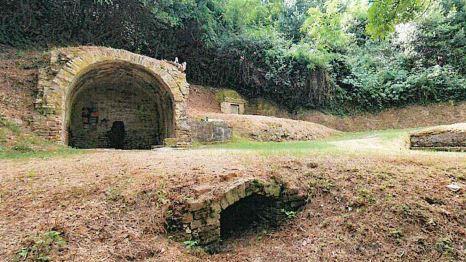 Uno degli angoli del borgo sulle colline della Valdera 