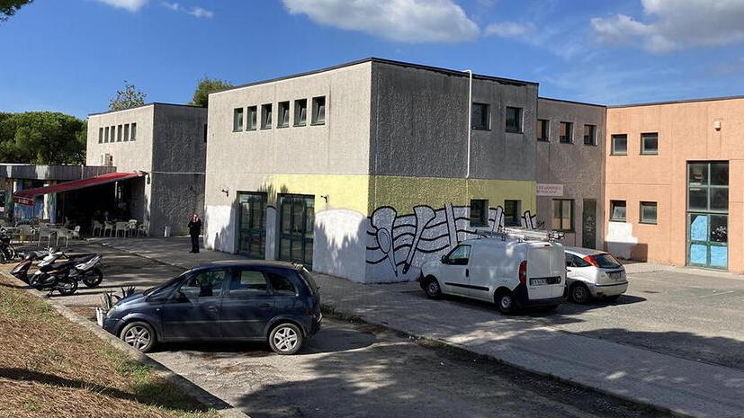 Sassate e calci ai carabinieri, denunciati due minorenni