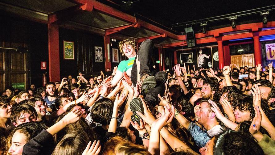 L’officina della musica dal vivo a Livorno: vent’anni sul palco del The Cage