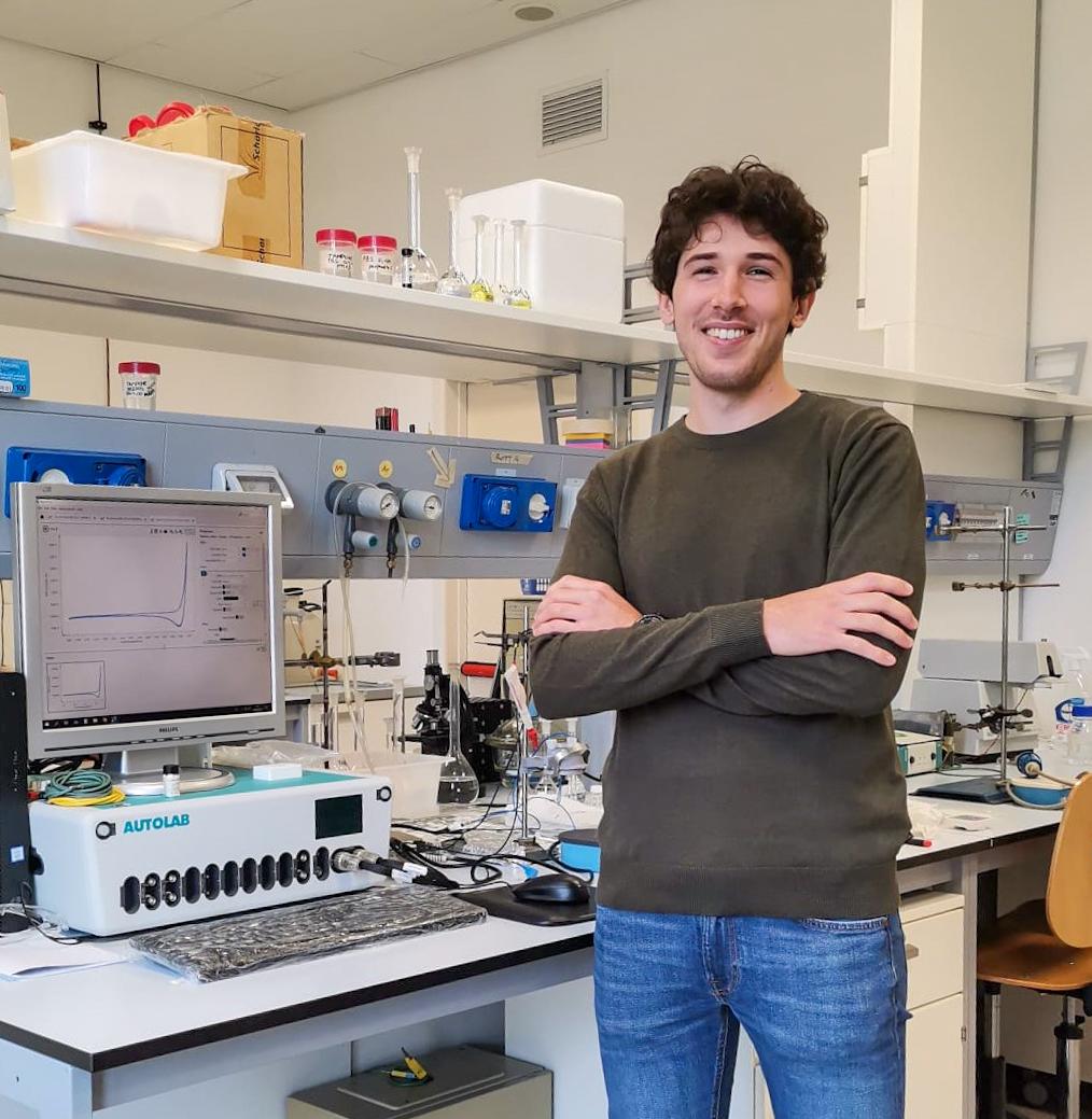 Si aggiudica un doppio premio con una ricerca sulla cannabis<br>
<br>
