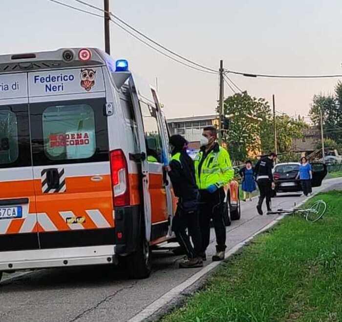 Modena. Auto contro bici: un 76enne in ospedale 