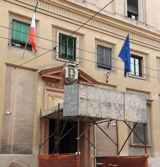 Modena «Se non abortisci pubblico sui social i nostri video intimi» 
