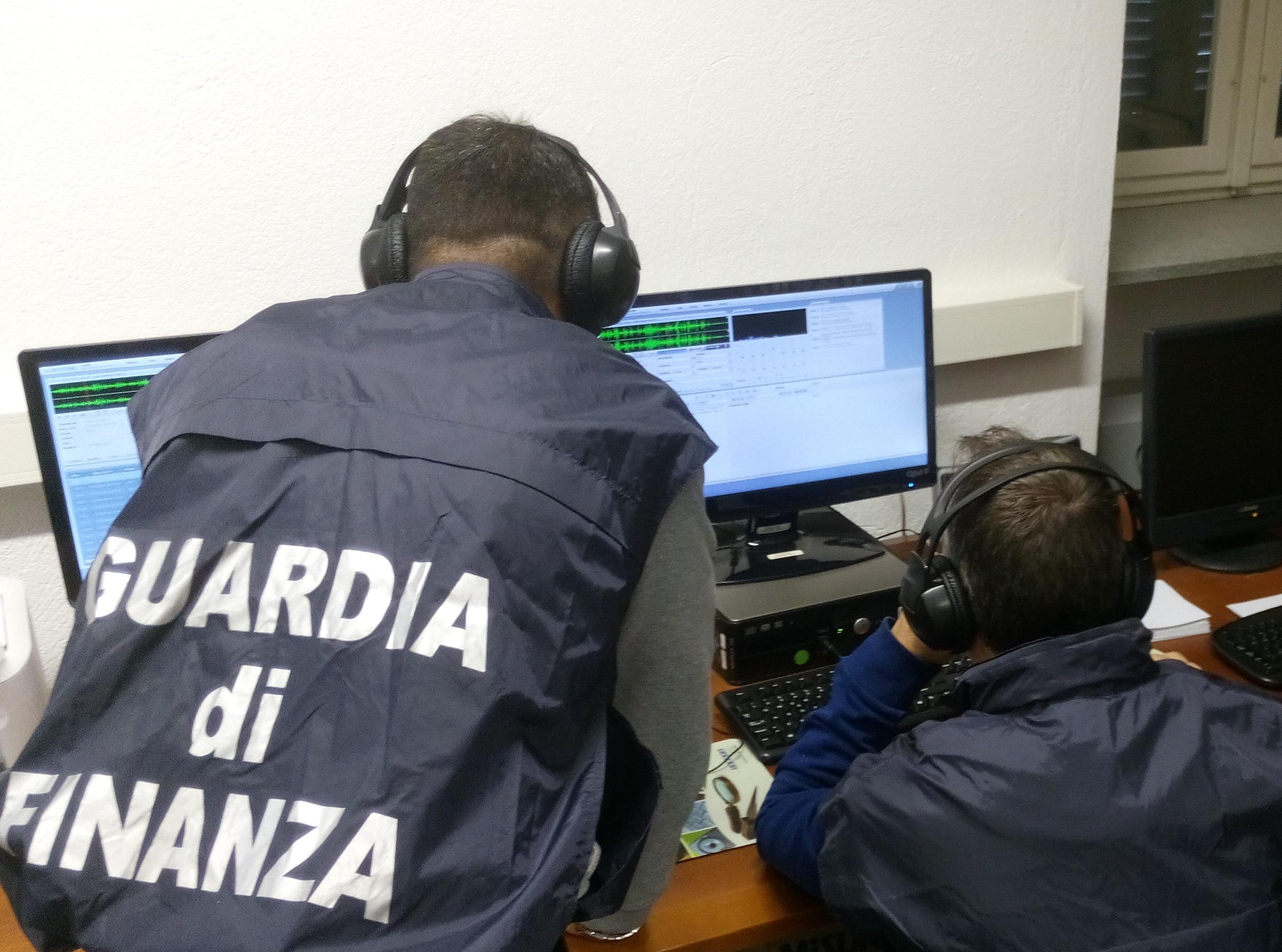 Firenze, fallimenti pilotati. Le intercettazioni: «Se ti trovano a rubare le mele, inutile dire che le hai prese con...» 
