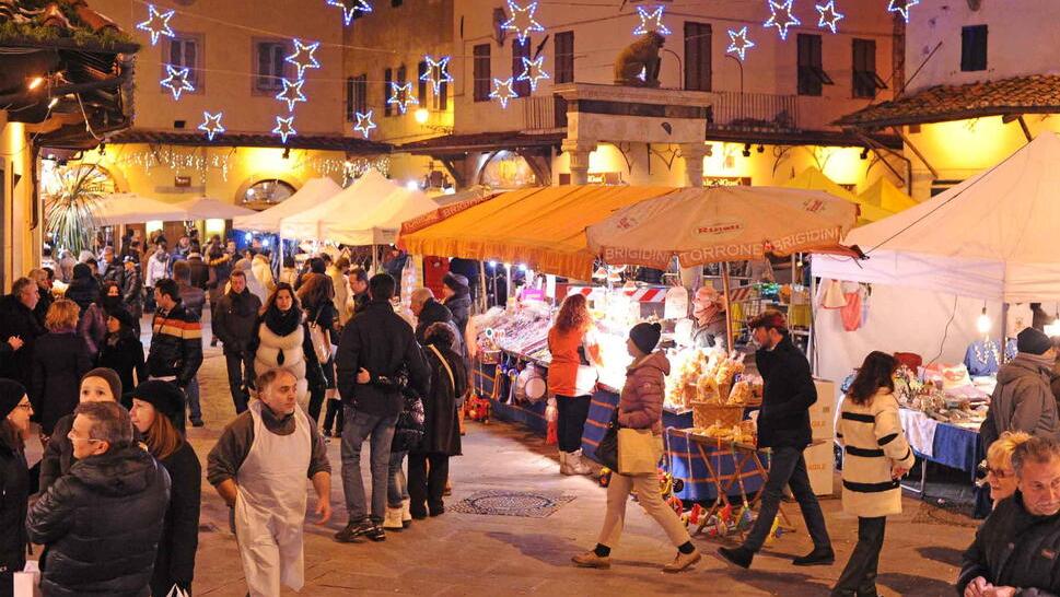 «Senza luminarie non è Natale». I negozianti di Pistoia: no al coprifuoco