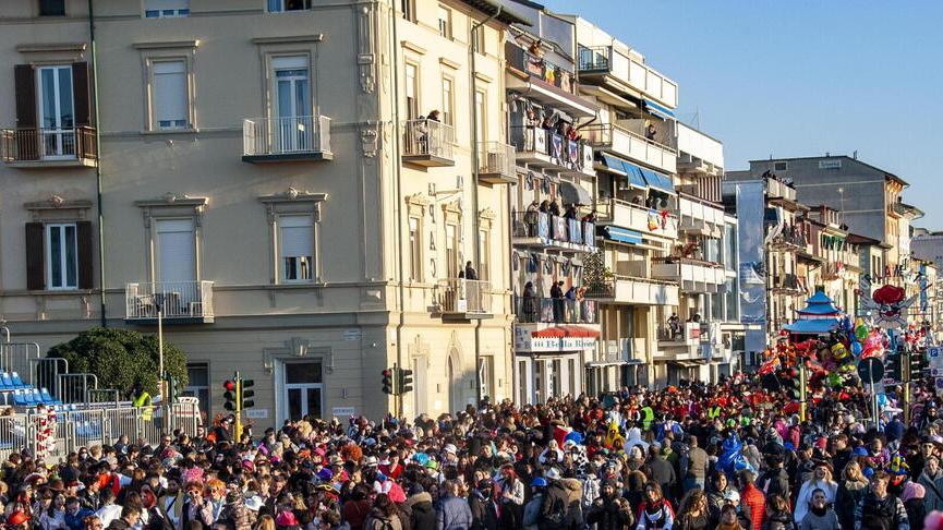 Versilia, hotel aperti e pieni per i Comics: «Ma a Carnevale rischio chiusure»