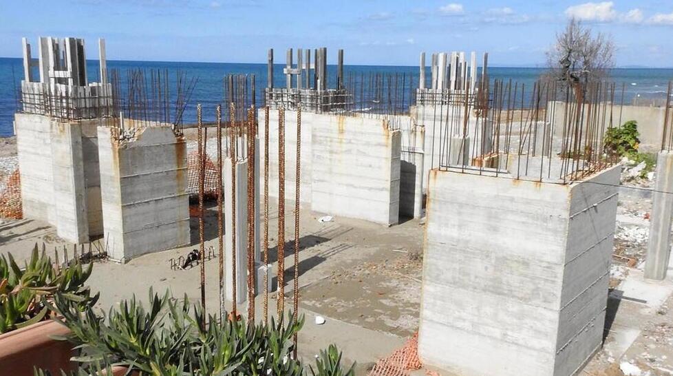 San Vincenzo, corruzione in Comune: in 26 chiamati davanti al giudice. I nomi e i reati contestati