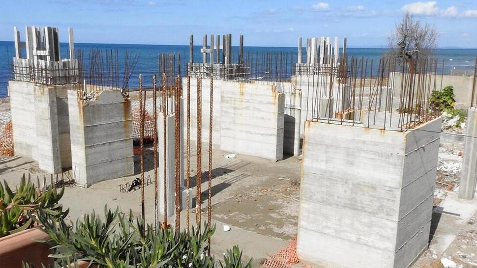 San Vincenzo, corruzione in Comune: in 26 chiamati davanti al giudice. I nomi e i reati contestati