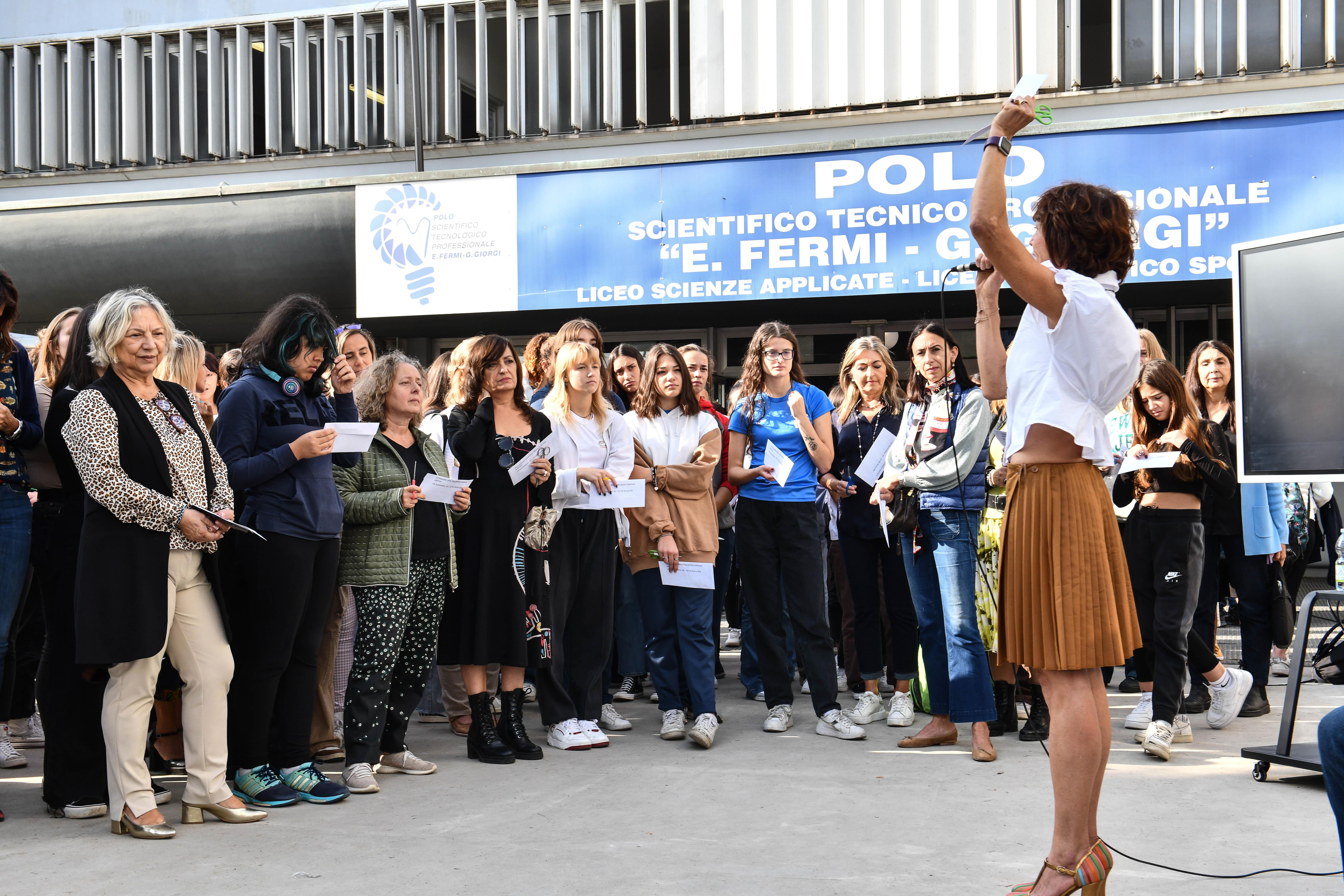 Una ciocca di capelli per la libertà. La solidarietà dell’Itis Fermi Giorgi 