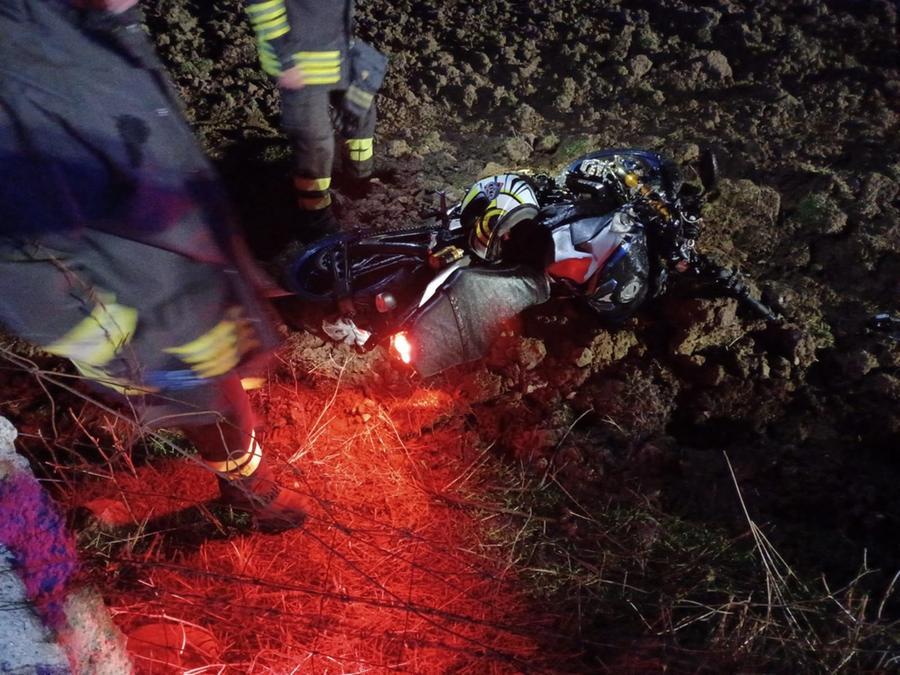 Sbalzato dalla moto alla periferia di Ozieri finisce disperso fra la vegetazione: 29enne in ospedale a Sassari