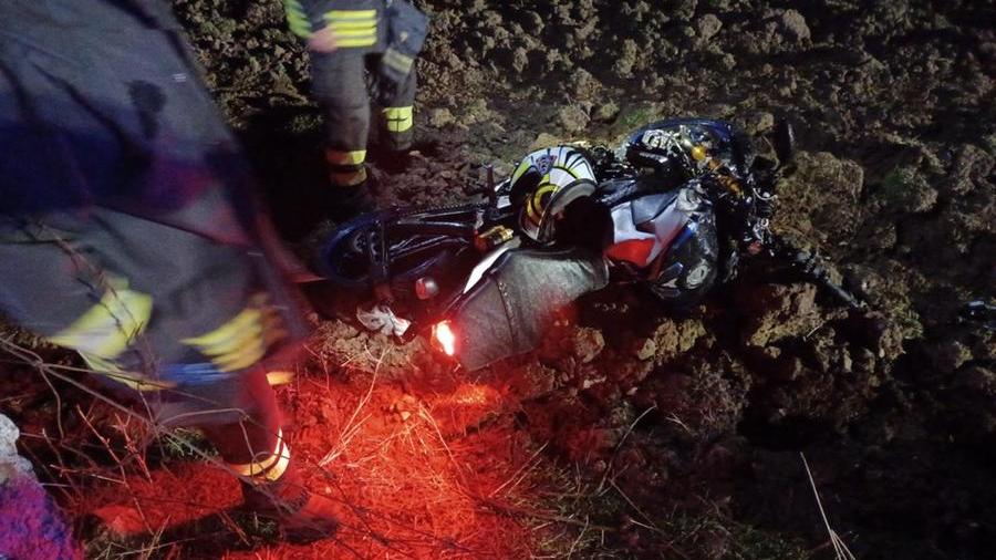 Sbalzato dalla moto alla periferia di Ozieri finisce disperso fra la vegetazione: 29enne in ospedale a Sassari