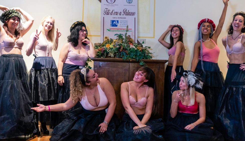 Castelvetro, donne in reggiseno per la prevenzione dei tumori