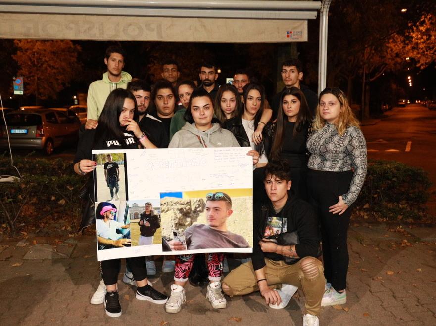 Modena Giuseppe, aggredito fuori da un locale, l’abbraccio degli amici «Ti aspettiamo, grande campione»